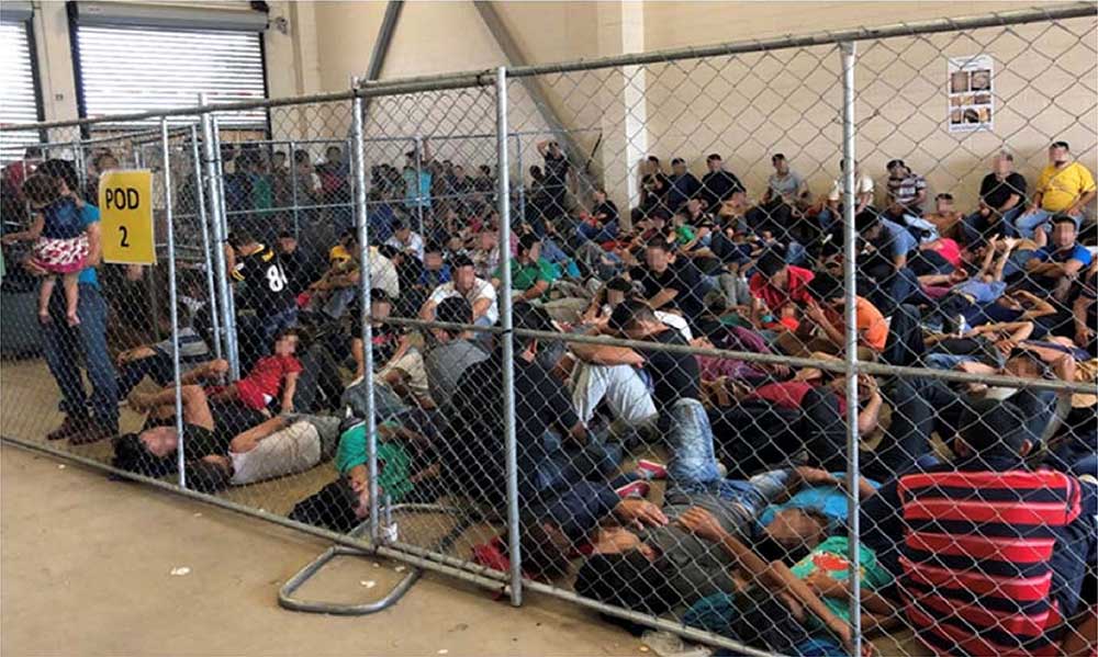 Children held in an immigration detention center 
